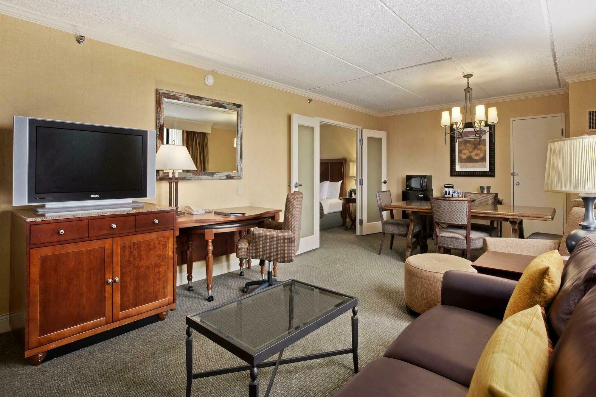 Doubletree By Hilton Cleveland East Beachwood Phòng bức ảnh